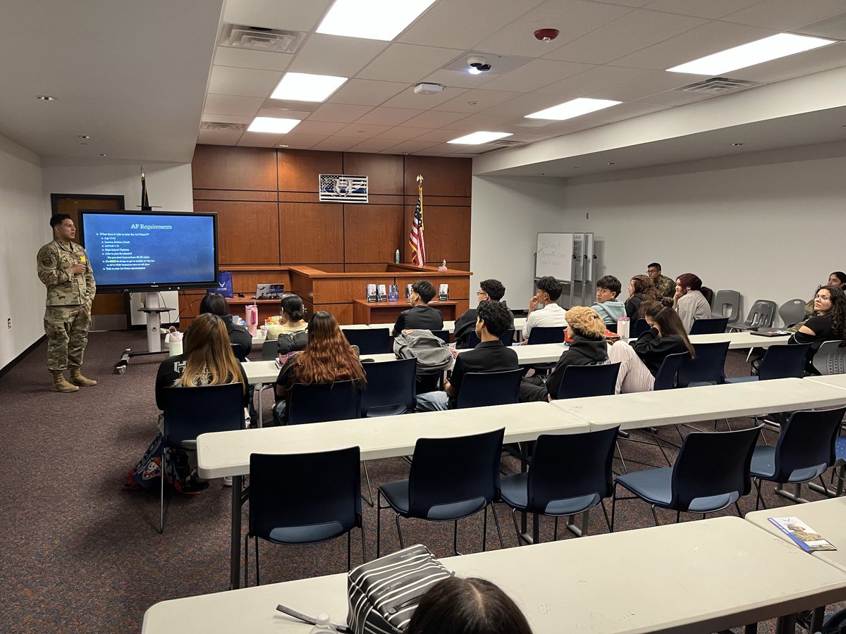 HHSLawEnfClub's tweet image. The HHS Law Enforcement program enjoyed a presentation from the Air Force today. The students had the chance to interact and learn about the different job positions in the Air Force. #ScorpionStrong #LawEnforcement #ReptheH #ClintISD100 #WeAreClintISD #ClintIsUnited4Excellence