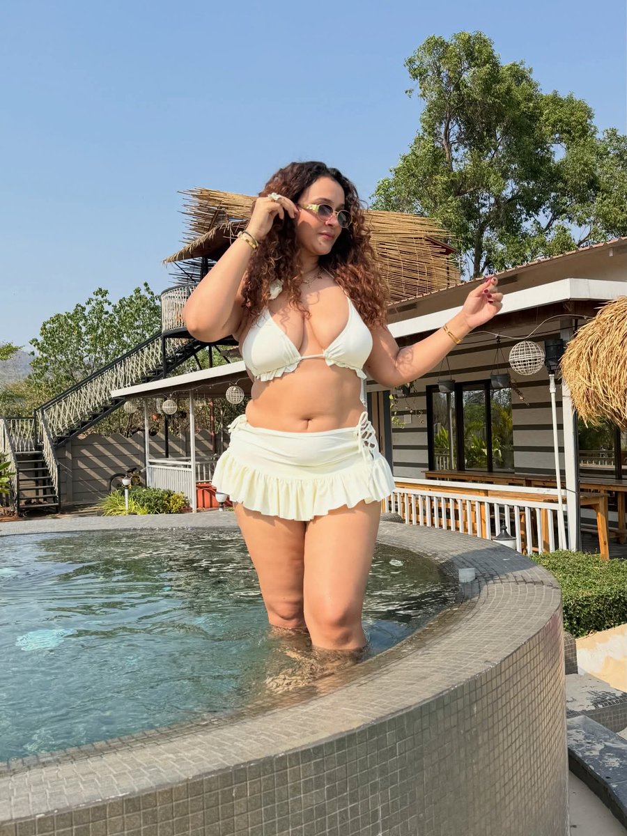 madhan1818152's tweet photo. Tap to see the natural scenery,
The curly hair and her silk cotton body in the awesome bikini and get your Friday motivation... https://t.co/au4CzEcR0p