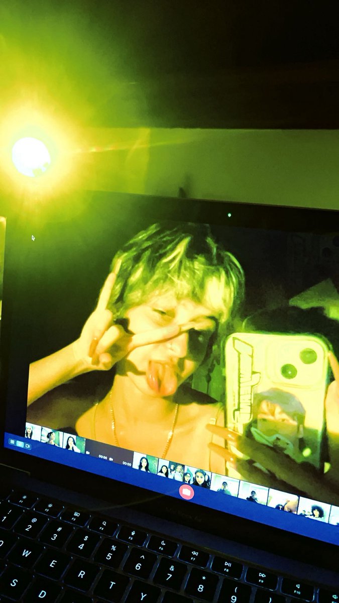 soso𝜗𝜚 is seeing bts!! tweet media