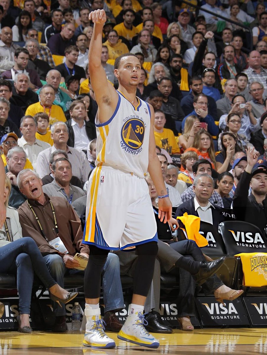 nicekicks's tweet image. Stephen Curry went deep into the archives tonight pulling out his 2013 Nike LeBron 10 ID 😳🔥