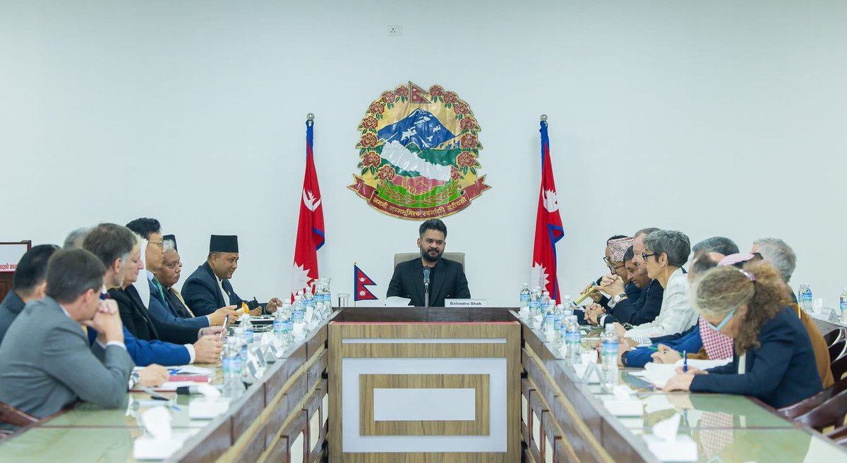 प्रधानमन्त्री ज्यू ले नेपालस्थित विभिन्न कूटनीतिक नियोगका राजदूत तथा प्रमुखहरूसँगको सामूहिक भेटले हाम्रो विदेश नीतिको सकारात्मक सन्देश दिएको छ। देशको विदेश नीति सरकार फेरिँदैमा फेरिने होइन, यो राष्ट्रको साझा दृष्टिकोण हुनुपर्छ, दलगत होइन। निरन्तरता र स्थायित्वमै देशको हित छ।”