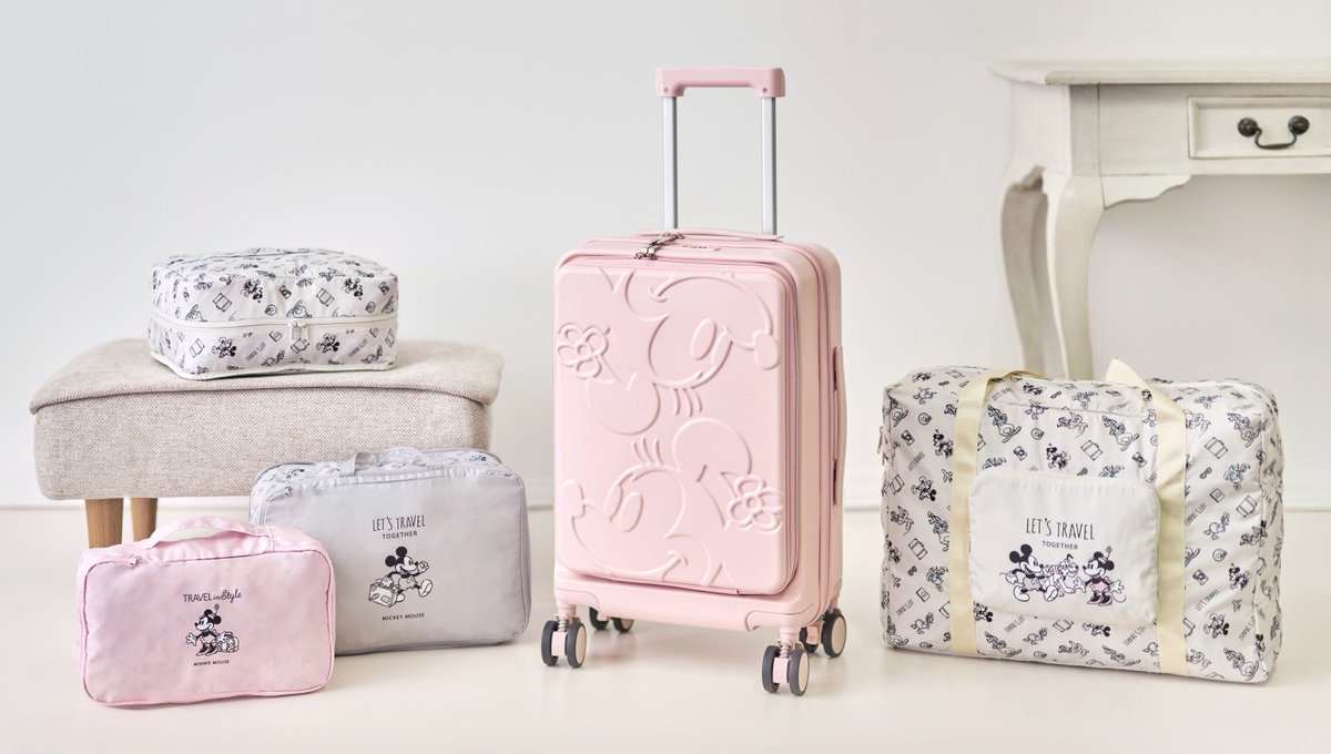 *🧳*――――*🧳*
旅をするミッキー＆フレンズデザインの
トラベルグッズが登場✨
*🧳*――――*🧳*

ミニーフェイスがデザインされたスーツケースや
総柄のポケッタブルバッグなど
旅行のお供にぴったりなアイテム🎶

#ディズニーストア.jp&amp;店舗で本日(4月10日)より発売
▶️store.disney.co.jp/fashion/travel…