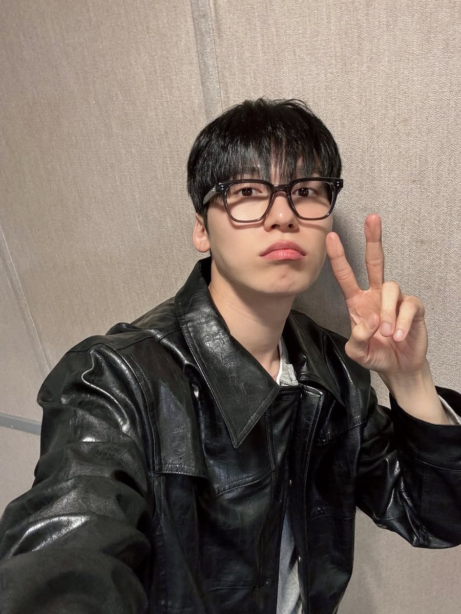 ๋์น๋ฌ๐ tweet media