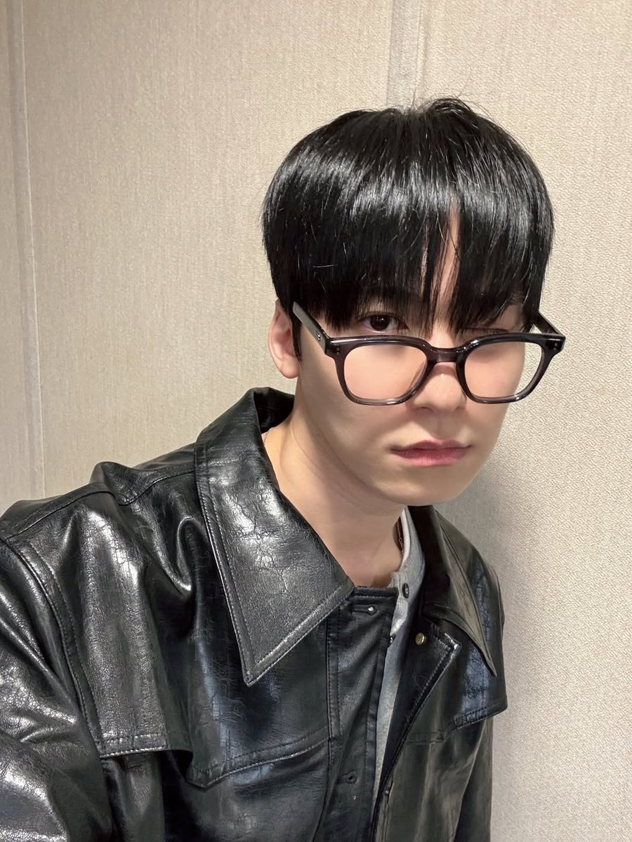 ๋์น๋ฌ๐ tweet media