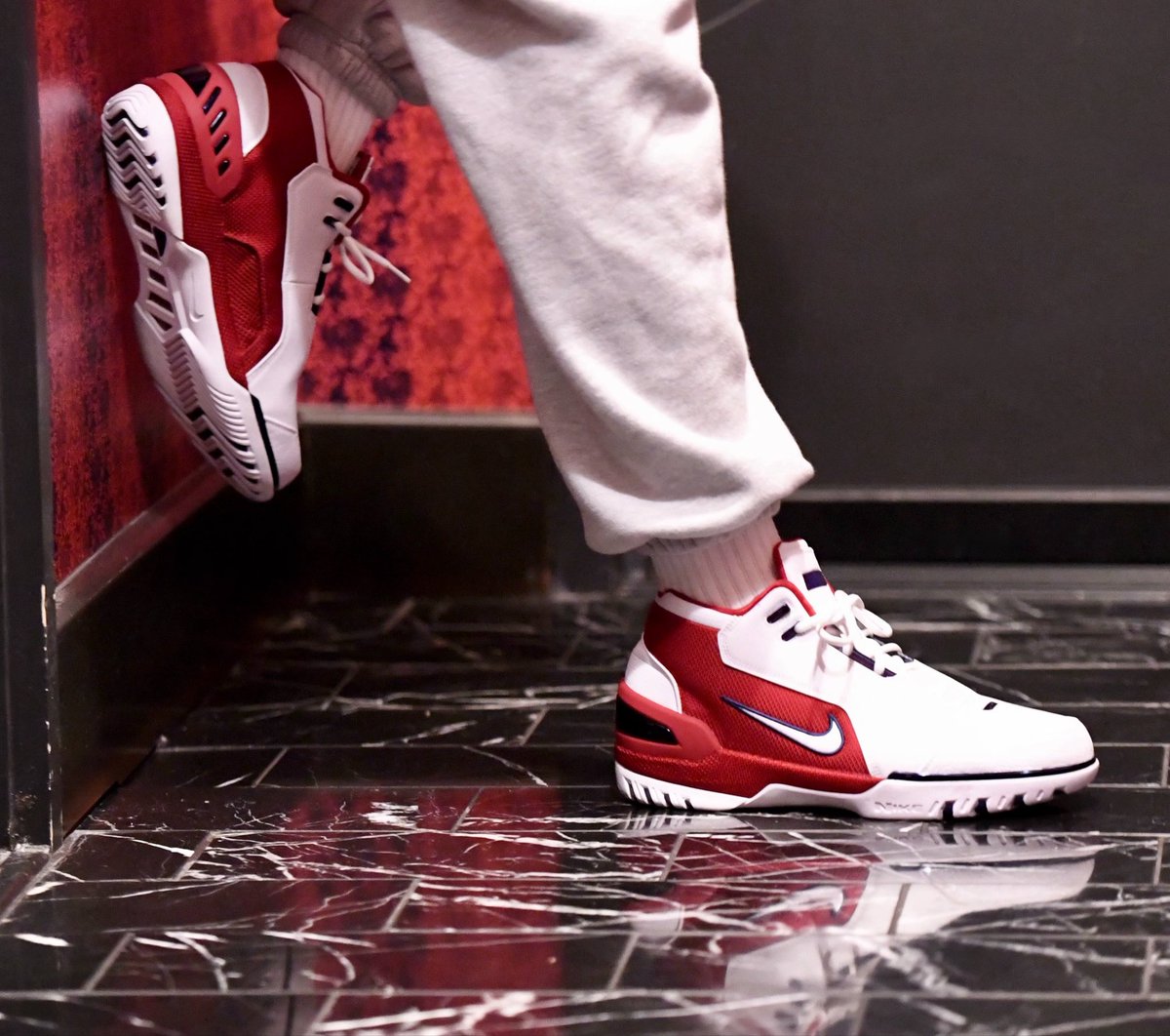 NickDePaula's tweet photo. Curry also arrived to last week’s Cleveland match up in the “First Game” Nike Air Zoom Generation.

📷: @noahgphotos https://t.co/B90lxLRxo1