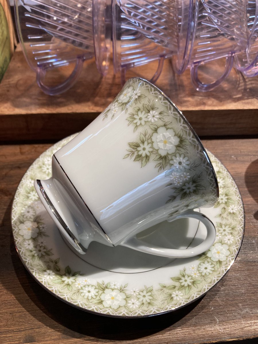 kaze_coffeeshop's tweet image. おはようございます。
風珈琲店、オープンしました。
比叡山山頂付近は雨。
今朝の一杯は、
#noritake カップ＆ソーサー
今日もよろしくお願いします。