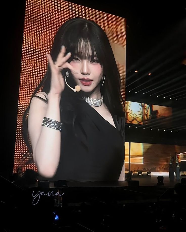 setfranonfire's tweet photo. big screen karina is always so stunning https://t.co/JTdI79fymC