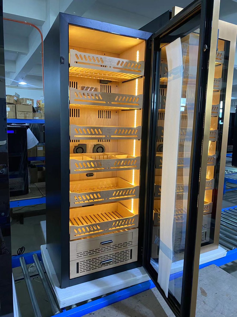 Yohtron Cigar Humidor tweet media