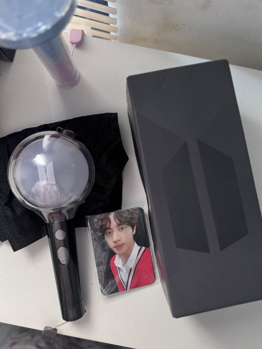 ooniiiy's tweet photo. WTS BTS Official lightstick - BTS ARMYBOMB SE

~ Preloved, udah pernah ke konser Suga ama Jhope di jakarta
~ Masih berfungsi dgn baik, no minus dan lengkap.
💵 500k (nego boleh) 
🍊 co oren
📍 Palopo

tag : wts wtb lighstick bts se ina wts armybomb ina bts ready ina ls bts https://t.co/v6Z4gqK4RF