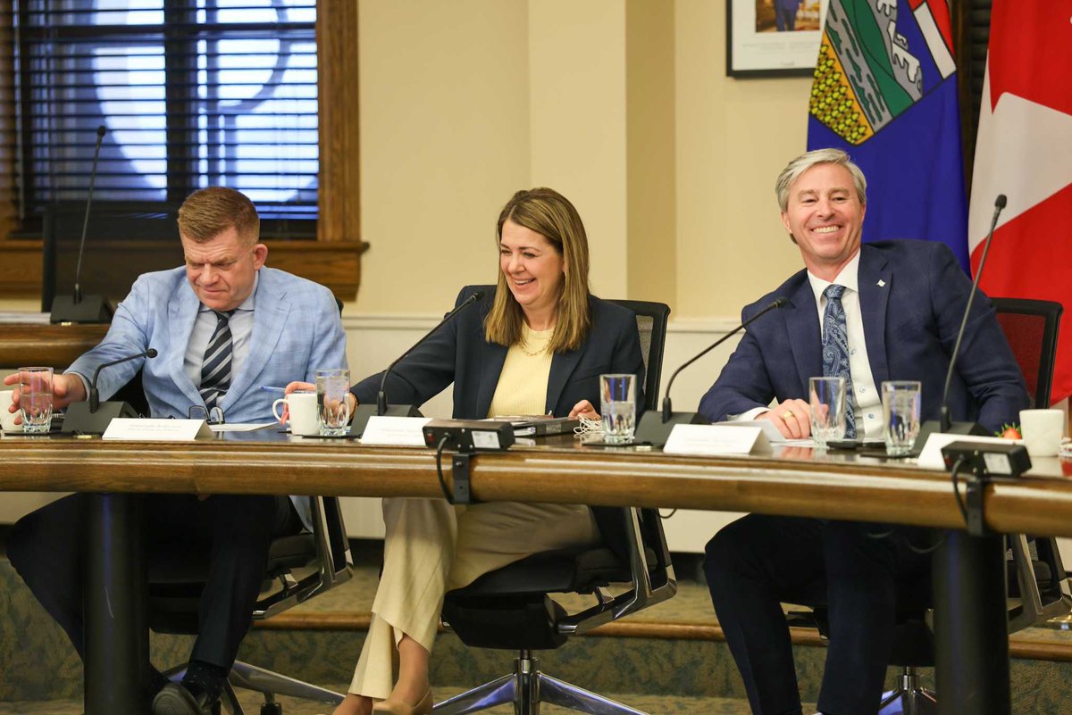 Danielle Smith tweet media