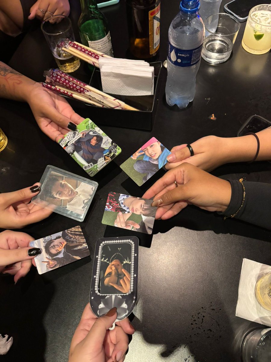 Lia vai ver o BTS 🪭 tweet media