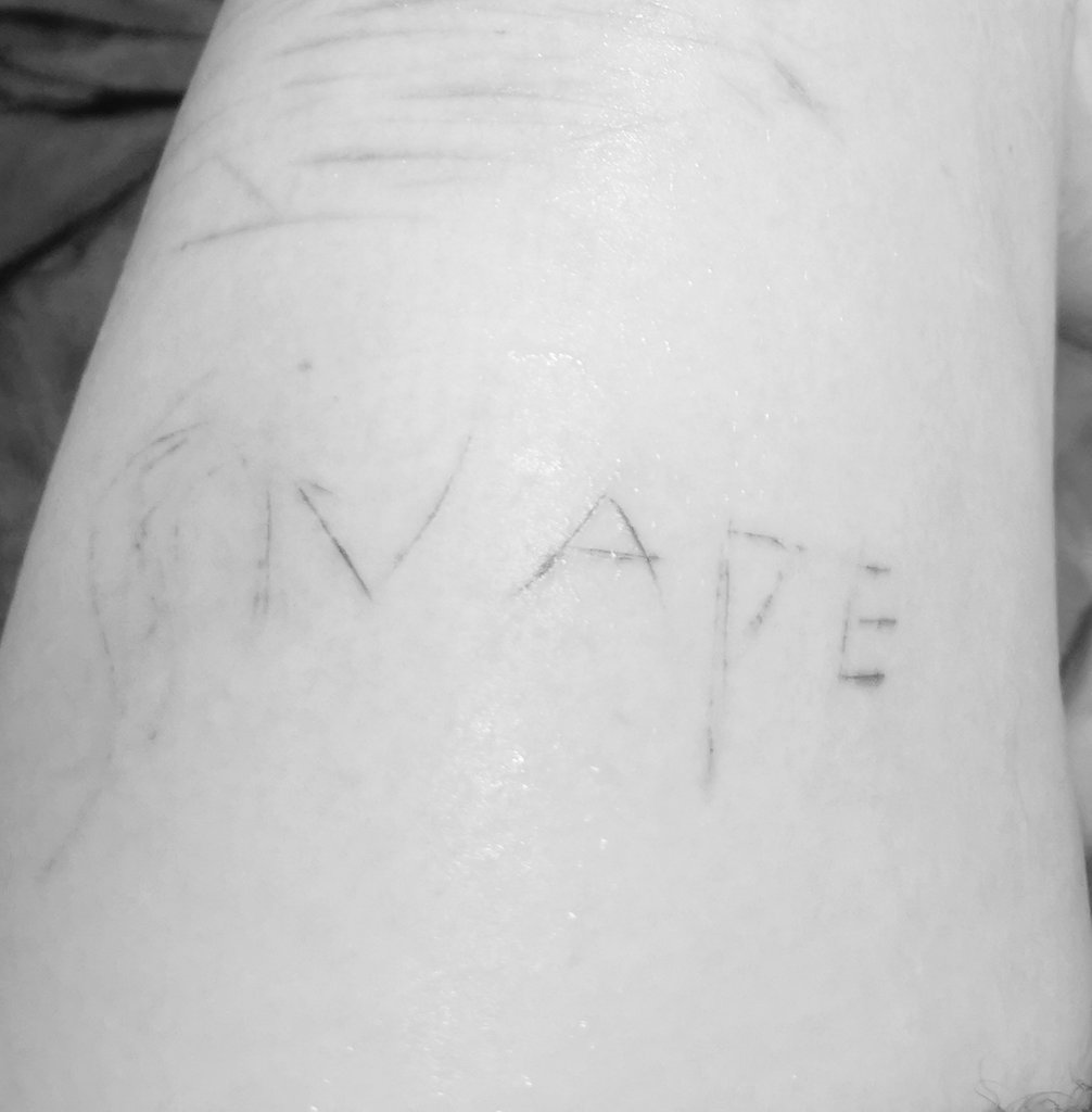 uhhstarfish's tweet image. I tried carving "Snape" on my legs. I obviously failed, I blame my shaky hands. I'll definitely redo it when I'm heals. Praying my parents won't find out. 
#shtwt #styro #carving #shedtwt #snape