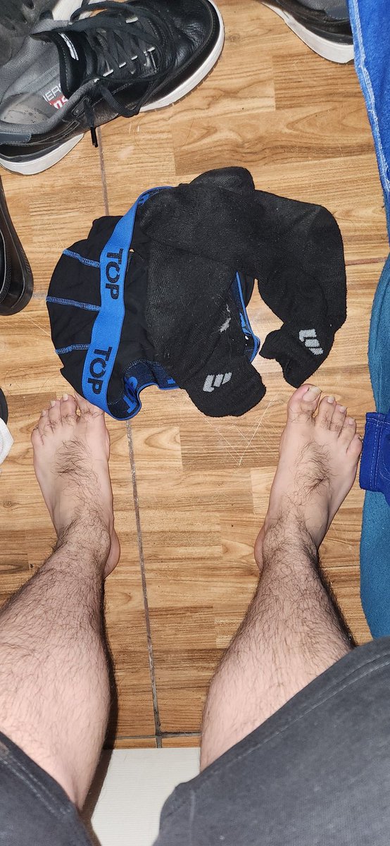 aPerson9090's tweet photo. Después de un largo día.
#findom #cashmaster #socks #feetfetısh https://t.co/N8yEUIAQ8q