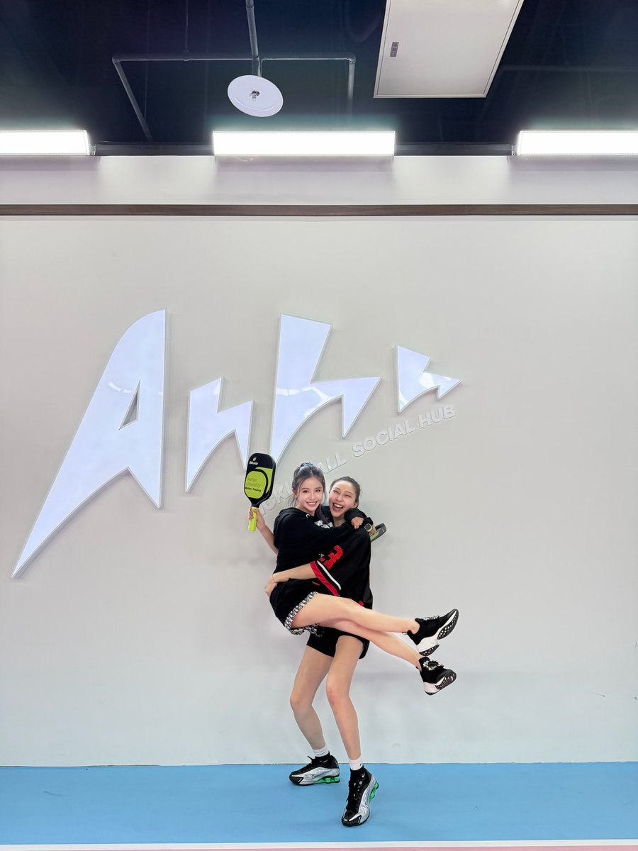Angela_Bitunix's tweet image. 回到台灣超開心的一天！🥳 和姐妹一起在 @Bitunix 贊助的匹克球活動殺球～  
誰說 crypto 圈不能又潮又動感？這場打得超盡興！  🤣

還有人沒有Bitunix 球拍嗎？
好像已經人手一隻了🤣
#Pickleball #匹克球 #Bitunix #CryptoLife #運動女孩