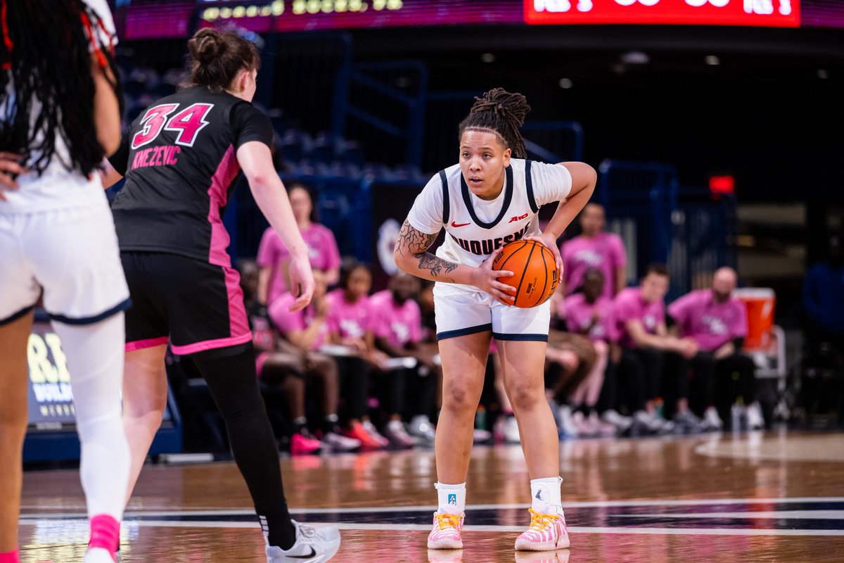 DuqWBB's tweet photo. Happy Birthday @MedleyGabby 🎂 https://t.co/hejEWOjazl