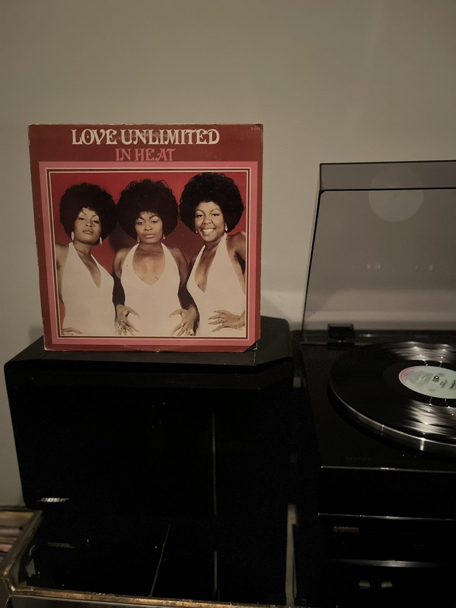 smokeydee44's tweet image. I got shit others don’t have..#UncVibes #BarryWhite