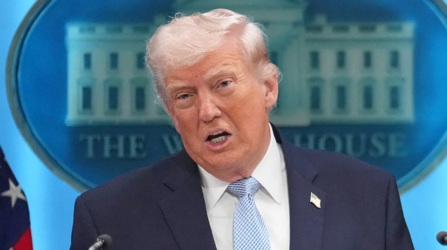 aajtak's tweet image. US-Israel-Iran War Latest Updates &amp;amp; LIVE News: होर्मुज स्ट्रेट से गुजरने वाले टैंकरों से ईरान वसूल रहा फीस! ट्रंप ने कहा इसे तुरंत रोको

खबर  intdy.in/kkvrsu

#USIranWar #IsraelIranConflict #DonaldTrump