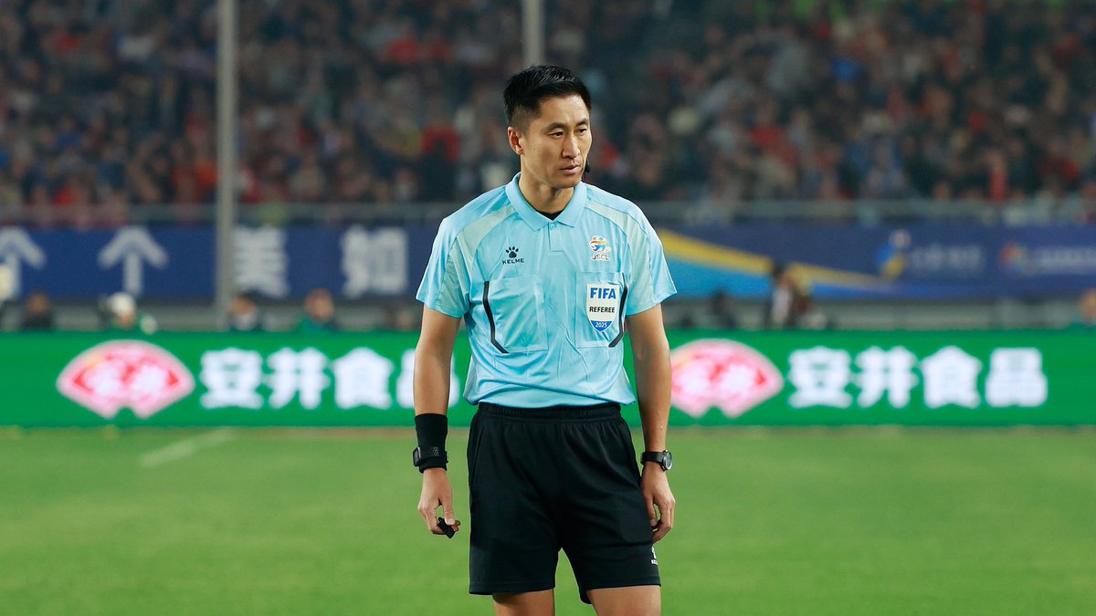 CGTNSportsScene's tweet image. ⚽️🇨🇳Ma Ning, Fu Ming and Zhou Fei of China have been appointed as referees for the 2026 #FIFA #WorldCup, the CFA confirmed on Thursday.

👏🏆Ma will serve as a referee, Zhou as an assistant referee, and Fu as a video assistant referee.