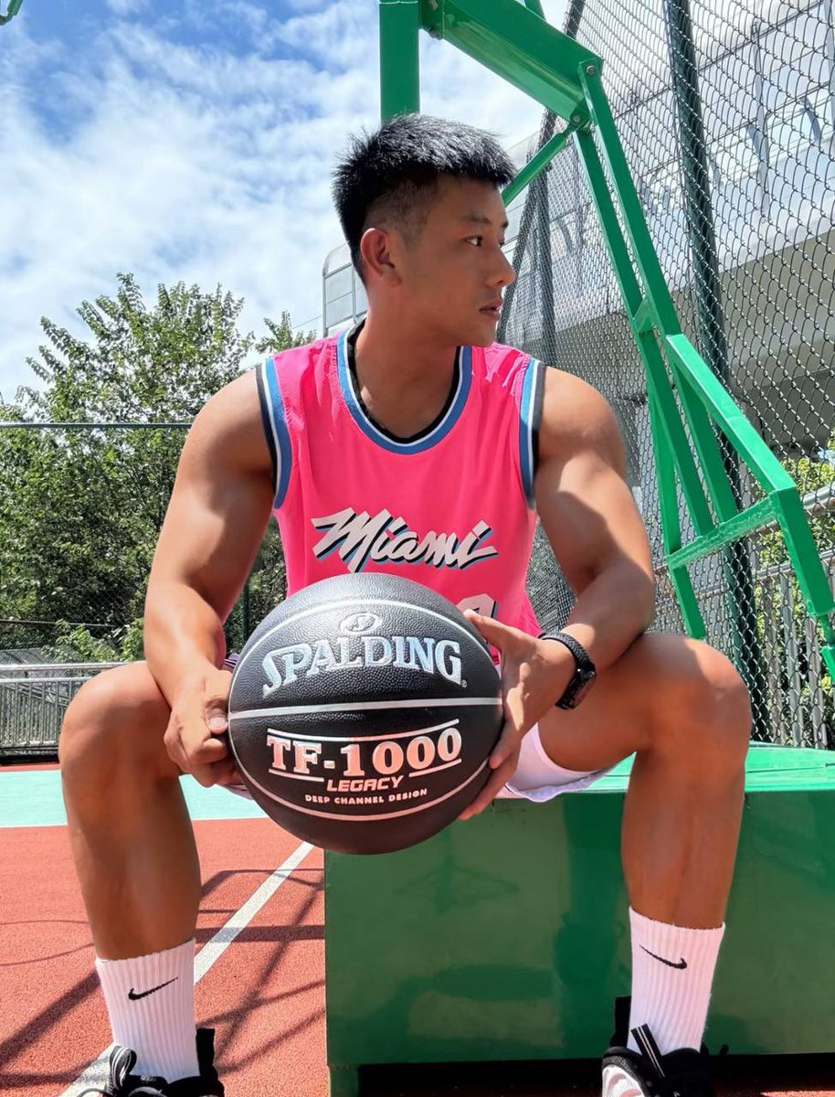 酷爱篮球小子🏀 tweet media