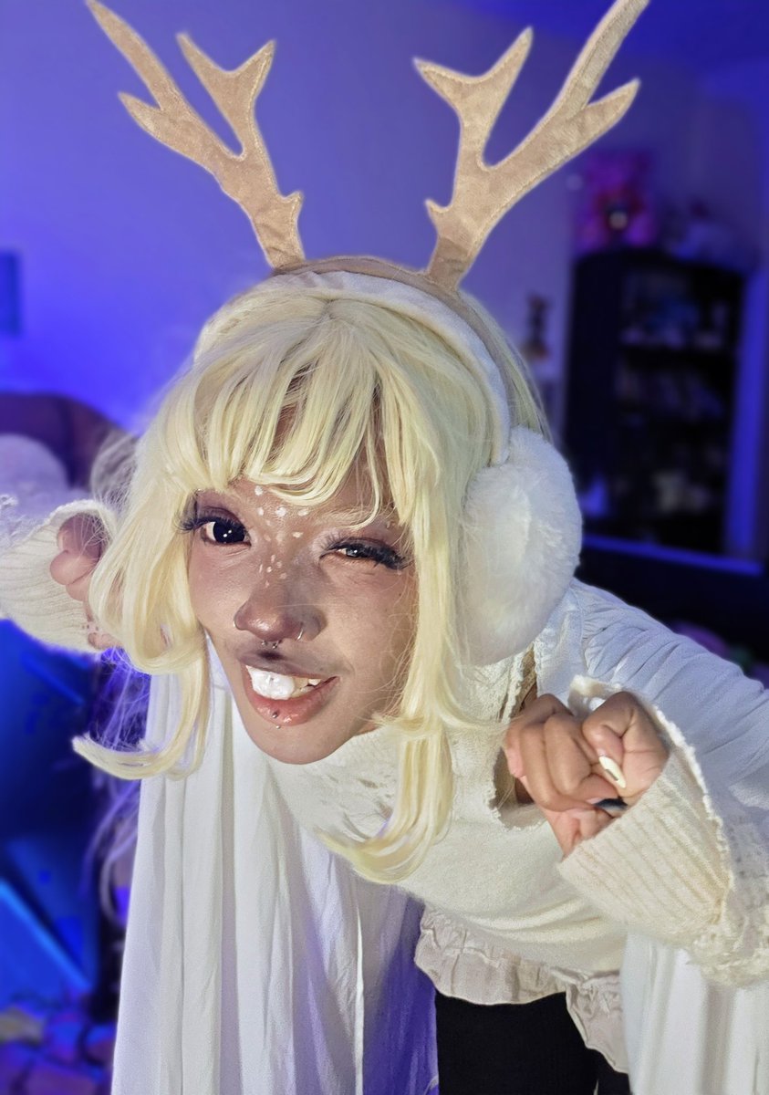 tazidermie's tweet photo. guys... i lowkey bought apple scented shampoo... 😅🎄

#noelleholiday

#noelleholidaycosplay
#deltarune https://t.co/gchuCxYgpb
