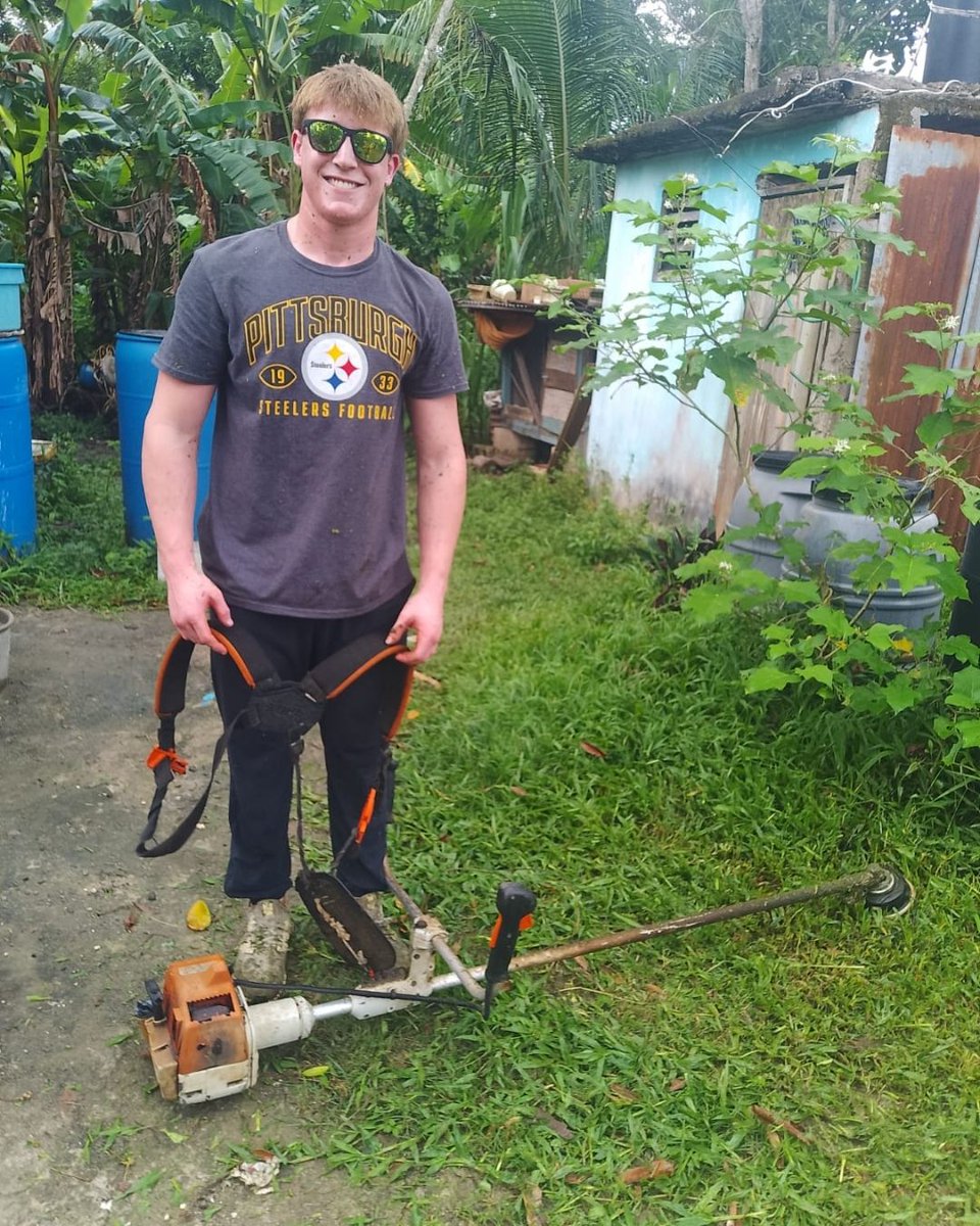 ACExperienceOrg's tweet photo. Remember Ricardo and the house we built for him last year through our #MobileInfirmary? #Volunteers visited him recently and helped clean up his yard. Ricardo showed us how he makes bracelets to sell through his business, which #ACE helped him start. We love our #community! https://t.co/NkE2tCLVv2
