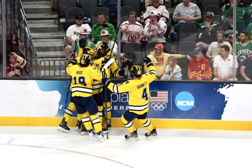 Michigan Hockey tweet media