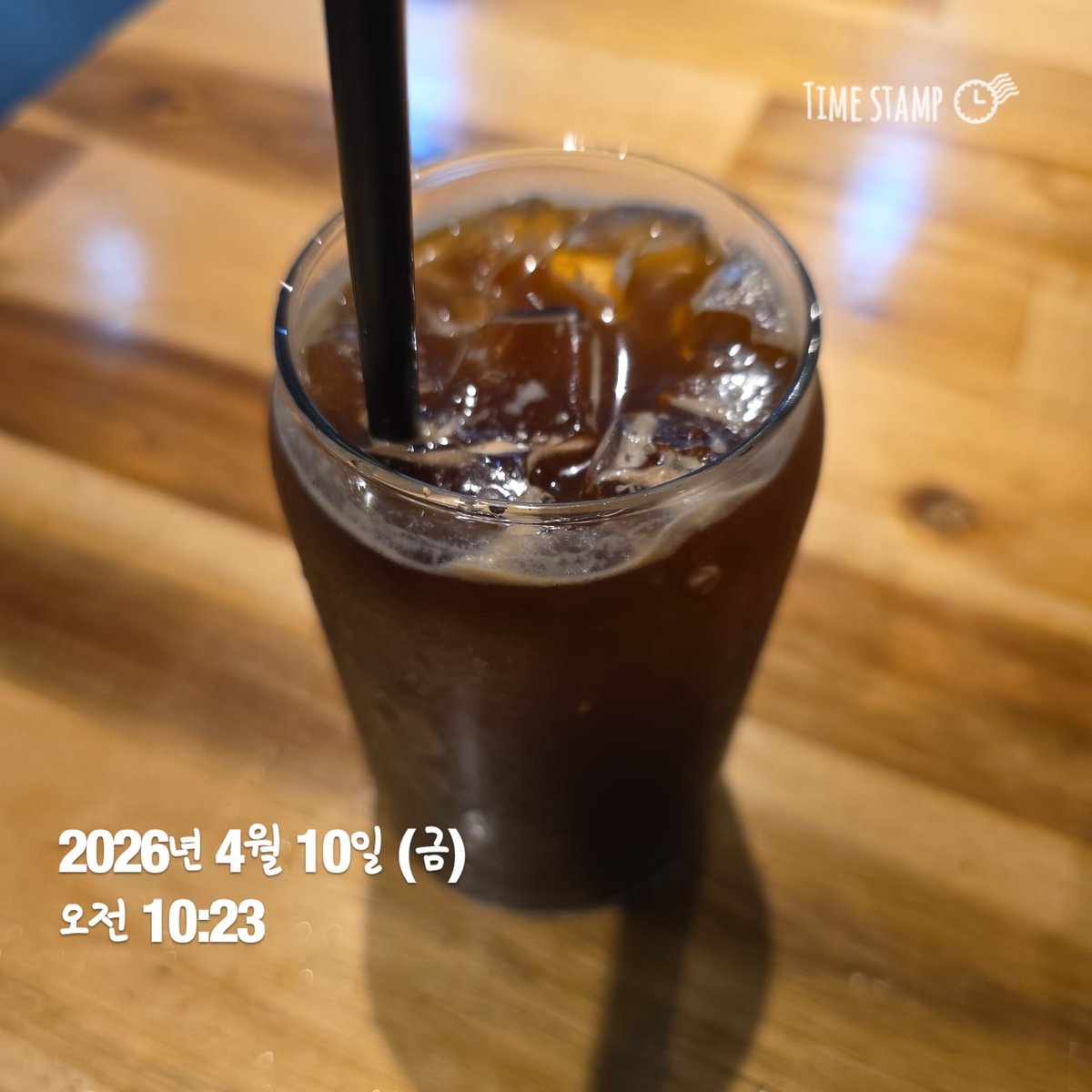 IksanCafeIZ's tweet photo. 이슬비가 내리는 아침 오늘도 영업합니다.
빗길 안전운전하시고 오늘도 커피 한잔으로 힘내보는것 어떨까요?
#카페아이즈 #익산카페 #주현동카페 #커피맛집☕️ #커피가맛있는곳☕️ 
@wizone_barista https://t.co/XiTYrX167O