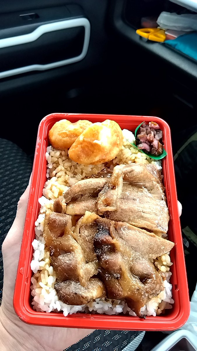 ふくろうさん tweet media