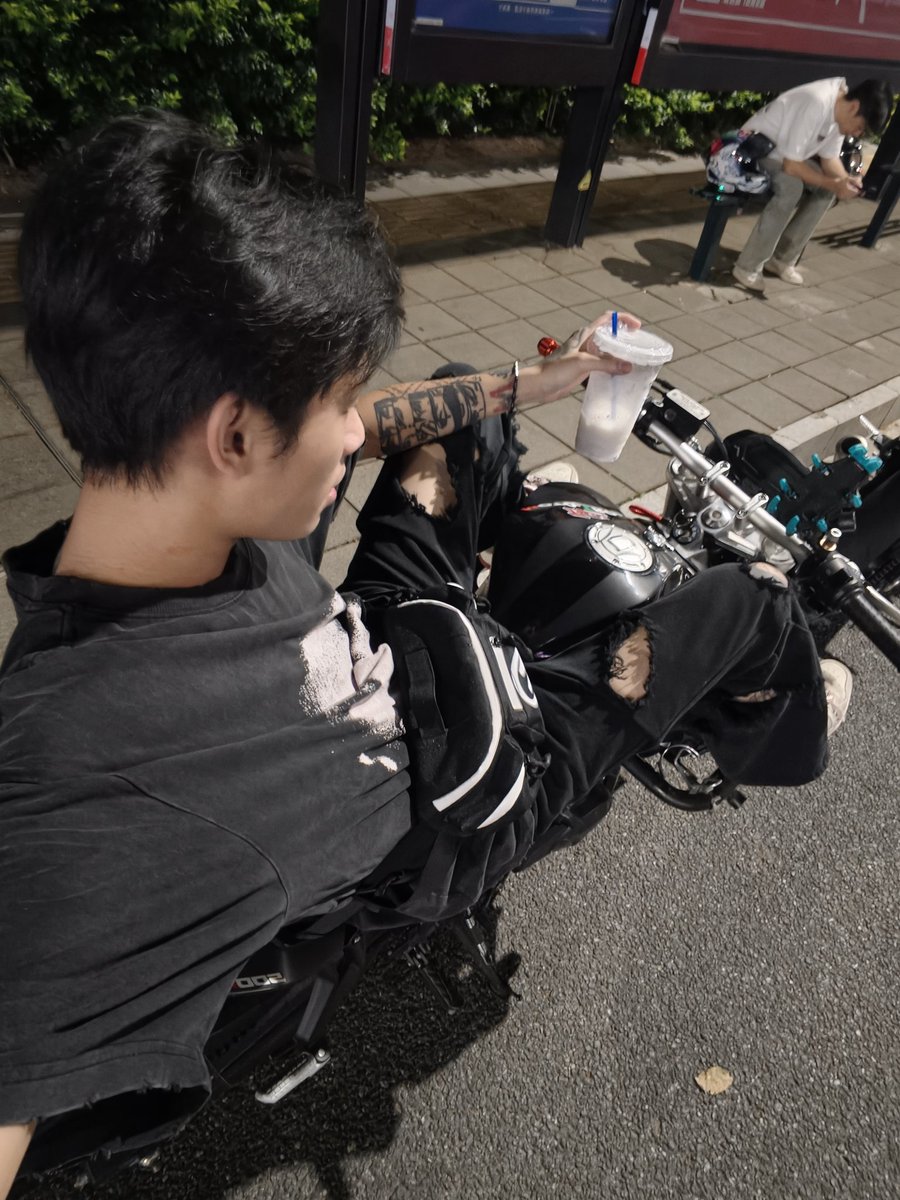 睡醒再走吧 tweet media