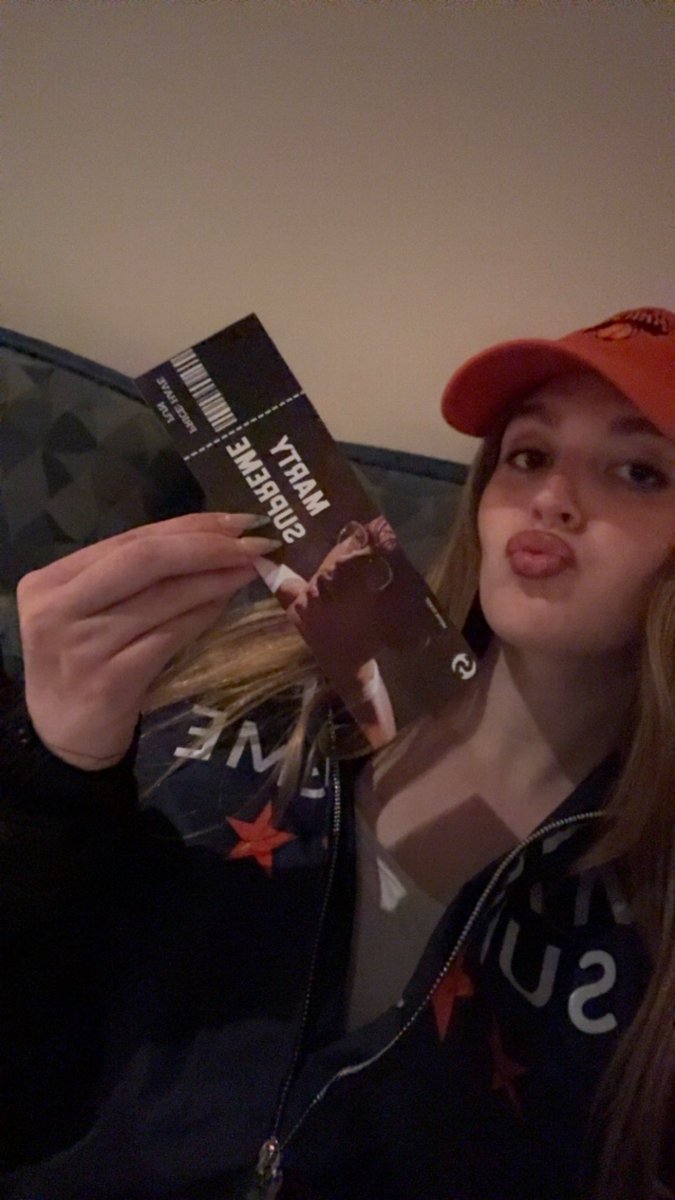 swiftierep_13's tweet photo. marty supreme jacket, marty supreme hat, and kylie lip kit ON ๐๐ https://t.co/RnMQhBxQ2u
