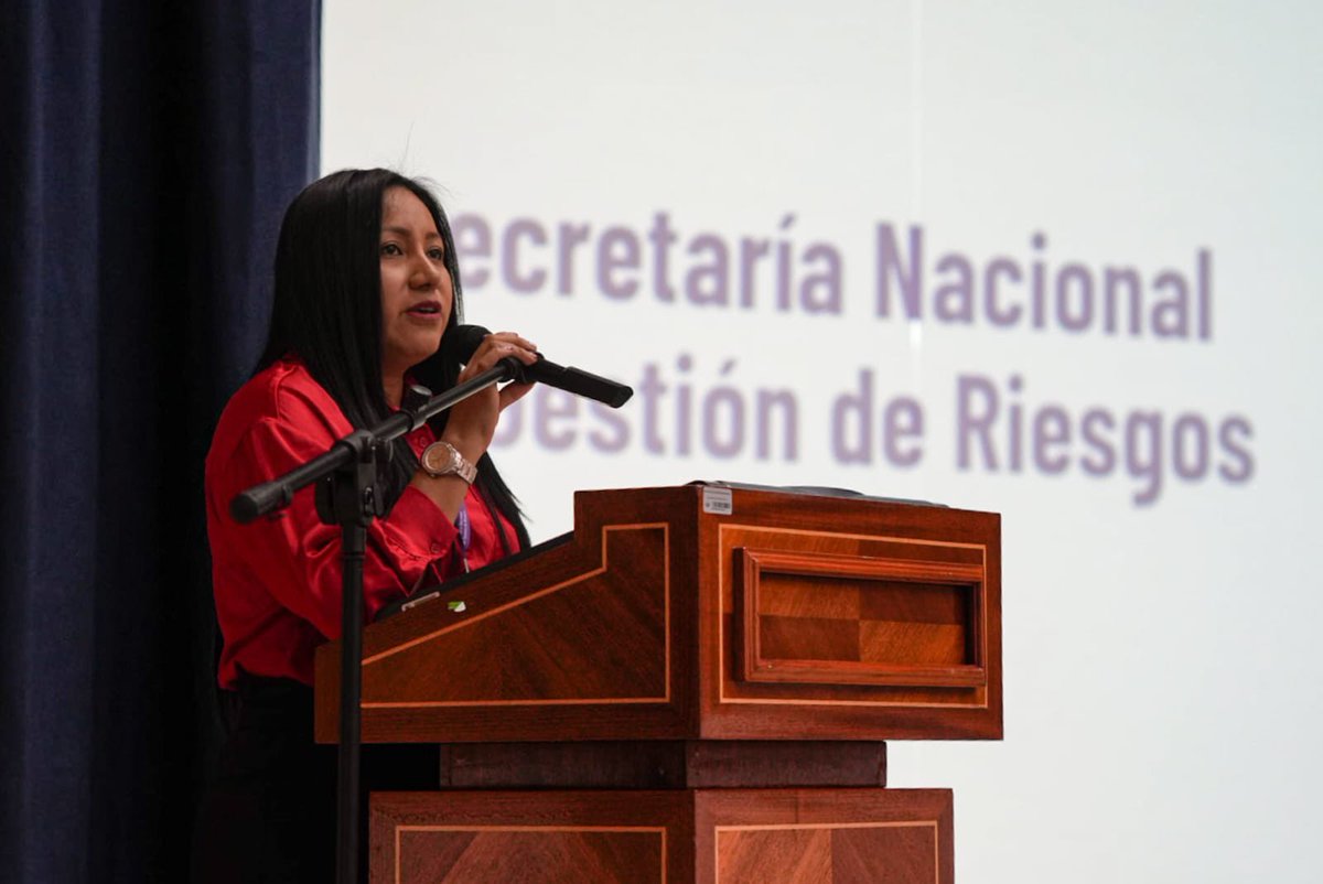 Riesgos_Ec's tweet photo. La SNGR lidera la co-construcción de la Política Nacional de Largo Plazo para la Gestión Integral del Riesgo de Desastres, con el apoyo del proyecto Ciudades Resilientes (CiRes) de la @GIZEcuador.

Se desarrolló un taller participativo en el Instituto de Altos Estudios Nacionales, este espacio convocó a actores del Sistema Nacional Descentralizado de Gestión Integral del Riesgo de Desastres, quienes aportaron desde sus competencias:
 
✔️ La identificación de causas estructurales que generan el riesgo en el país.
✔️ La validación y fortalecimiento del diagnóstico, con enfoque territorial e institucional.
✔️ La formulación de alternativas de solución orientadas a estapolítica pública.
✔️ La priorización de acciones estratégicas que orientarán los objetivos y decisiones de largo plazo.

@CaroLozanoHaro 
@GIZEcuador