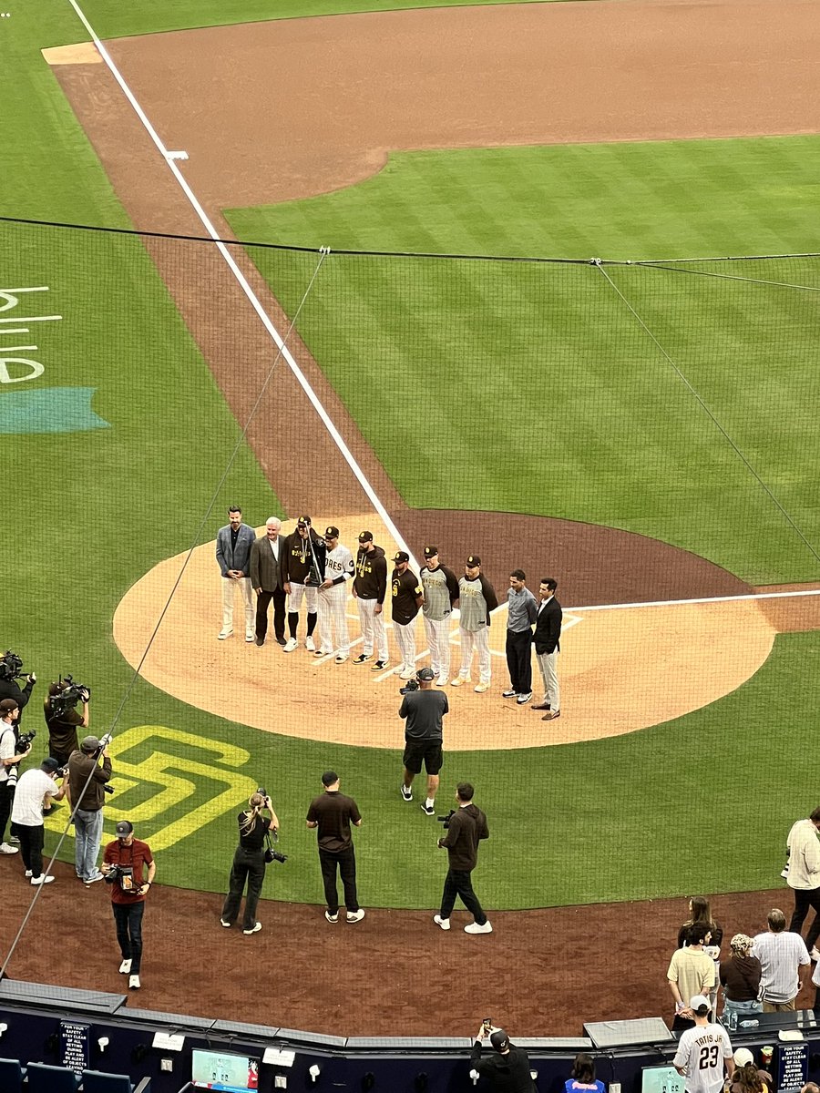 annieheilbrunn's tweet image. Manny Machado receives his third Silver Slugger Award. #Padres