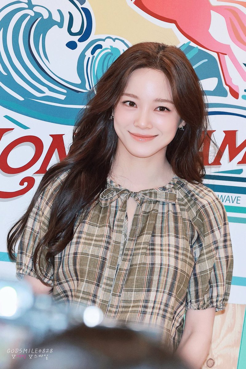 gugugallery's tweet photo. Kim Sejeong becomes a hot topic as netizens praise her elevated styling at a recent Longchamp event following her move to BH Entertainment!
•
#세정 #SEJEONG #구구단 #gugudan #김세정 https://t.co/XQsVlgNJUh