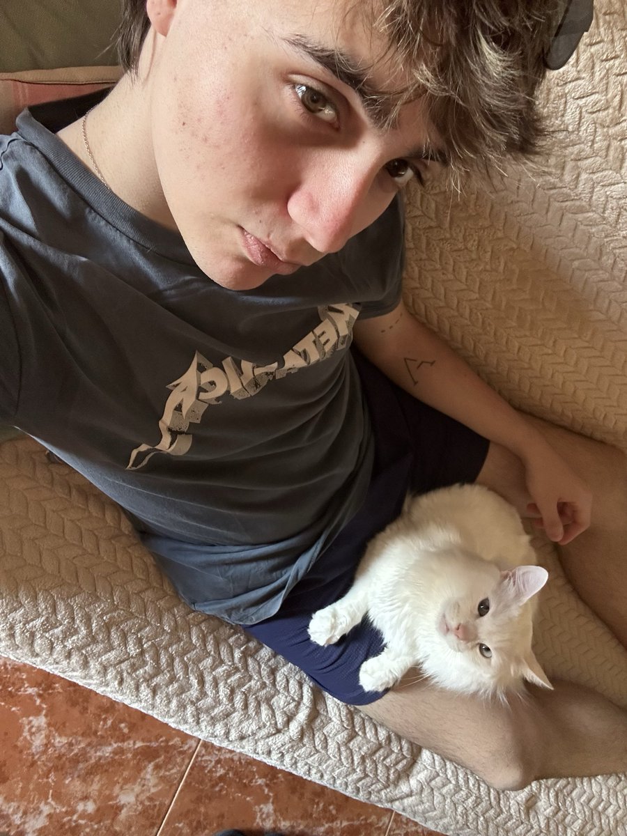 mañette🎀 (@diegoaladrennn) on Twitter photo 