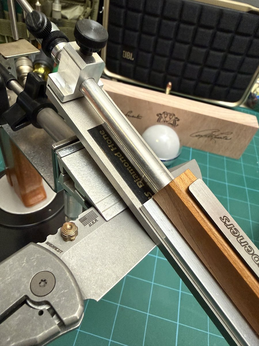 Knifeguyyy's tweet photo. Consider me your sharpening bartender! Dull knives got you down? Can’t cut those onions and get a good cry without a sharp knaf!  https://t.co/Aa3n4V1ECC https://t.co/K1yf6ET2I2