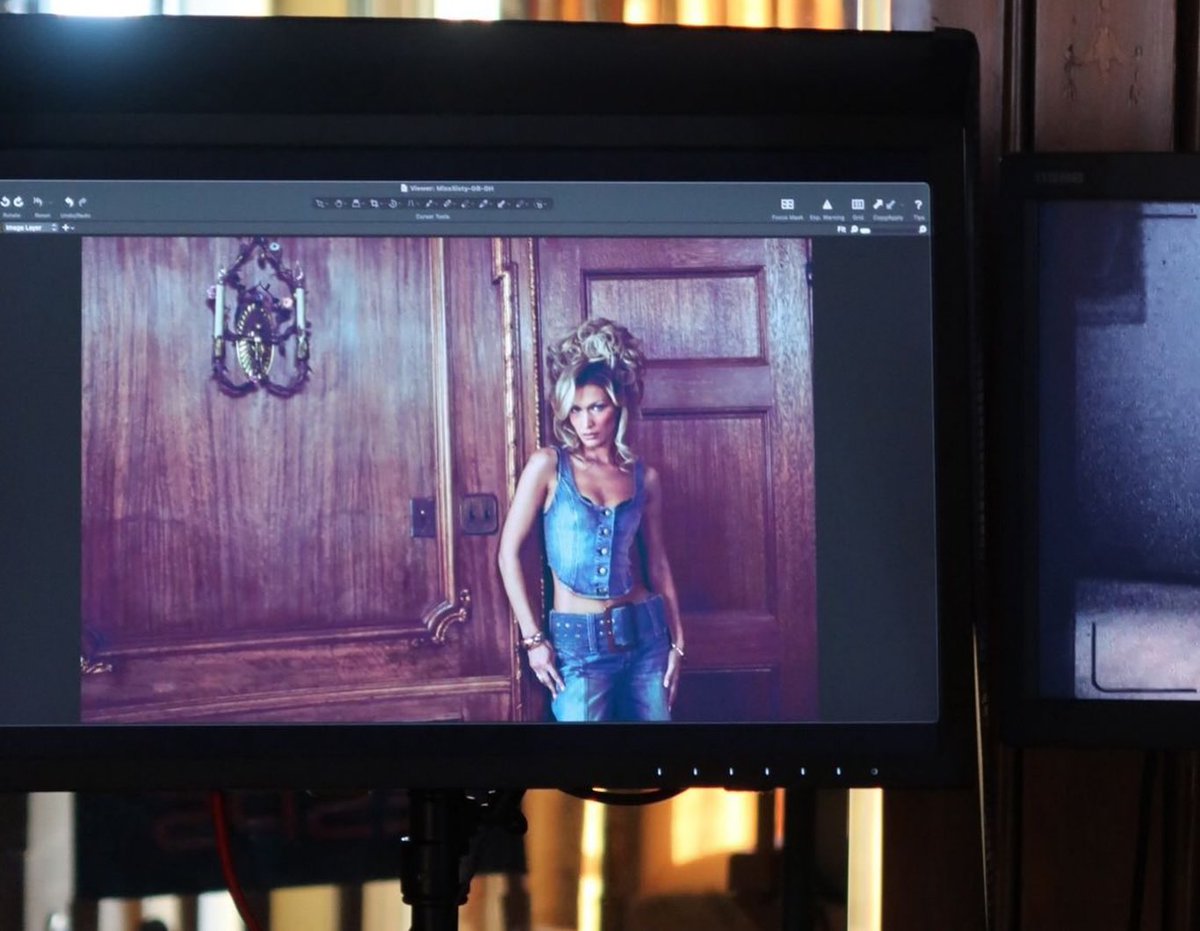 Bella Hadid Brasil tweet media