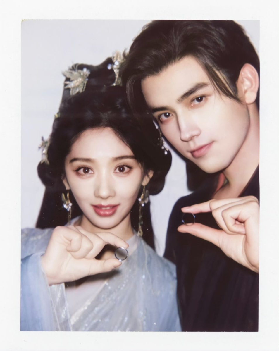 xinnnxinnnn's tweet image. My favorite tear-off photos of jiaoyan 🥺💛

#WhenDestinyBringsTheDemon
#WangYinglu #ChenFeiyu