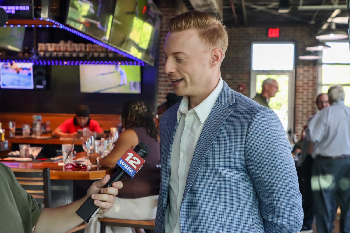 AUMWarhawksMBB's tweet photo. Had a blast at @walk_ons  tonight for @CoachKomara's meet &amp; greet!

#WeAreAUM https://t.co/00ETVMikIb