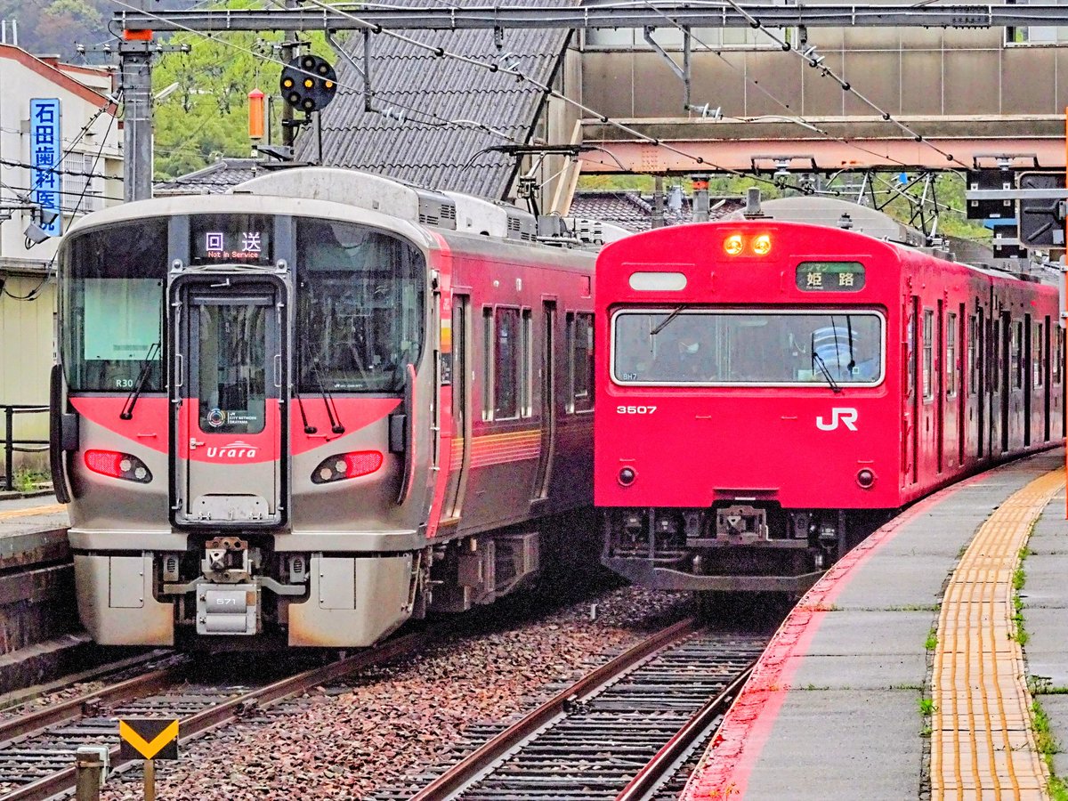 2026年10日 10:25ごろ
227系 Urara
播但線 試運転

仁豊野駅で103系と並ぶ

.