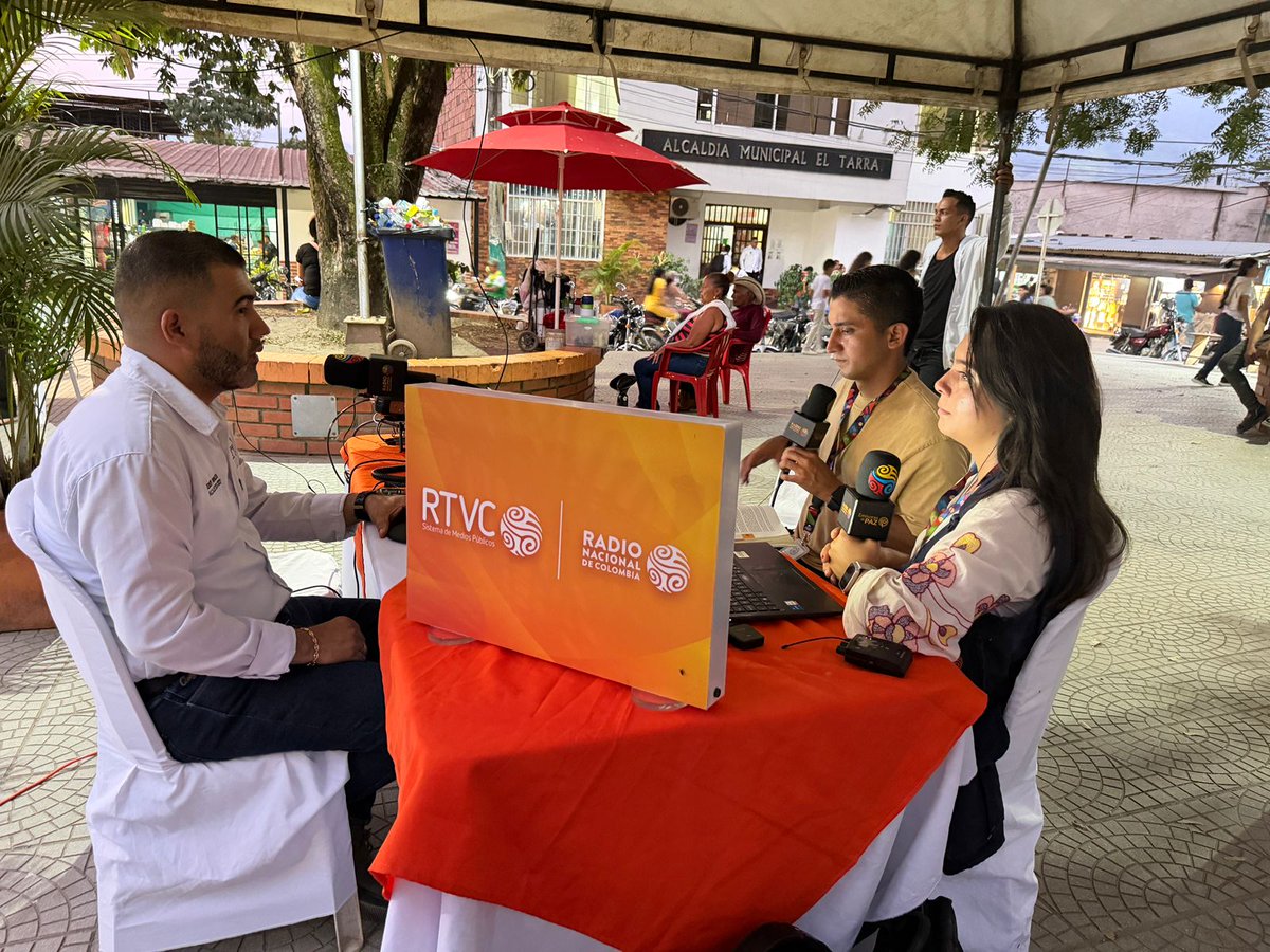RadNalCo's tweet photo. #MiPaís | La emisora de paz de Convención finaliza la transmisión de este especial del 9 de abril en el corazón del Catatumbo, en el municipio de El Tarra, con el programa “Encuentros de Paz”, donde las comunidades dejaron un mensaje de paz y reconciliación para el territorio. https://t.co/N2ow7hYQvk
