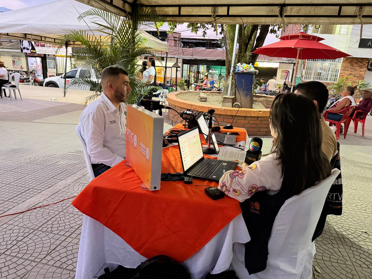 RadNalCo's tweet photo. #MiPaís | La emisora de paz de Convención finaliza la transmisión de este especial del 9 de abril en el corazón del Catatumbo, en el municipio de El Tarra, con el programa “Encuentros de Paz”, donde las comunidades dejaron un mensaje de paz y reconciliación para el territorio. https://t.co/N2ow7hYQvk