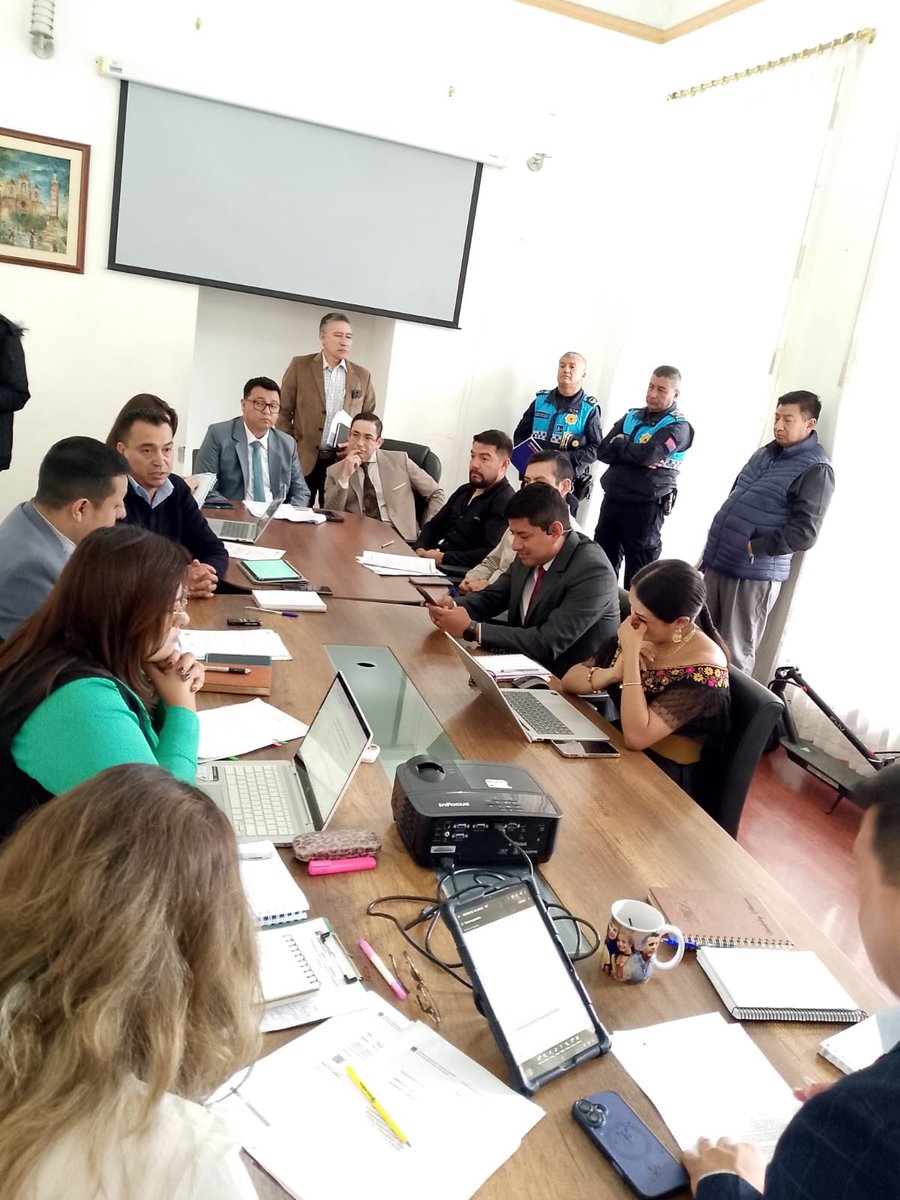 fabiancodel's tweet photo. Trabajamos permanente en beneficio de la seguridad del cantón Riobamba desde la Alcaldía e la gente y mejores oportunidades de capacitación y formación de nuestros Agentes de control municipal siempre será nuestro compromiso. @MuniRiobamba https://t.co/uw0LrSLQEs