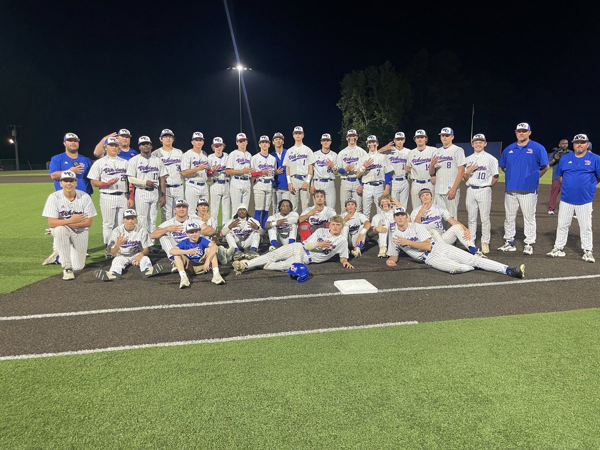 DISTRICT SWWWWEEP! 

Vikings are district champs for the 4th year in a row, and take their win streak to 9 (14-6-1).  B. Carruthers with the Win, R. Steed and J. Greer with 2 hits a piece. Back in action at home Saturday against Clinton 

#hcbagt