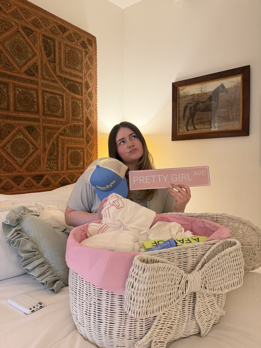 brooke lynne MET SABRINA ♡ tweet media