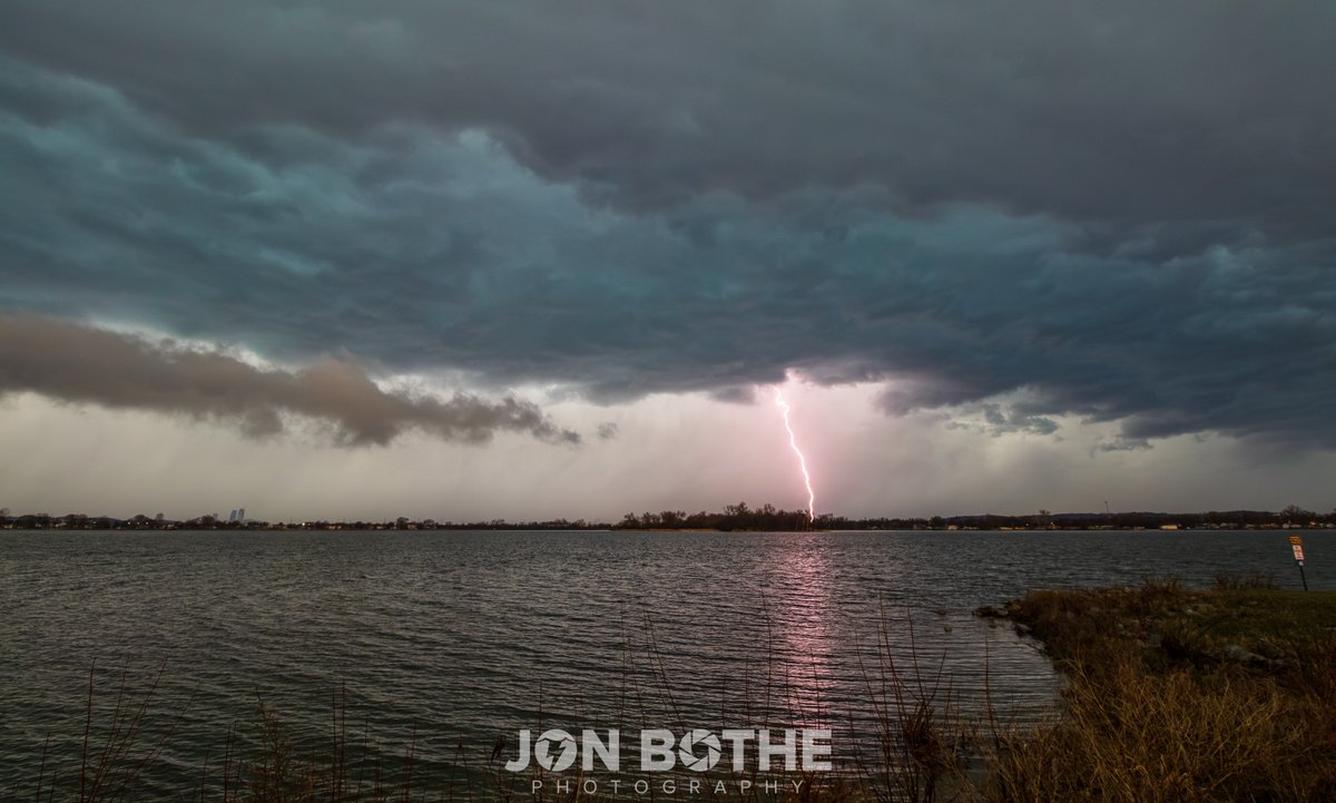 Captured some nice CG bolts earlier with an approaching storm