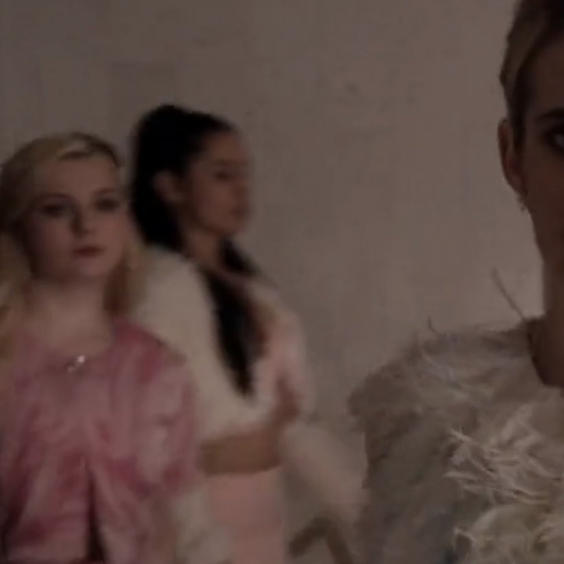 blond ❁ tweet media