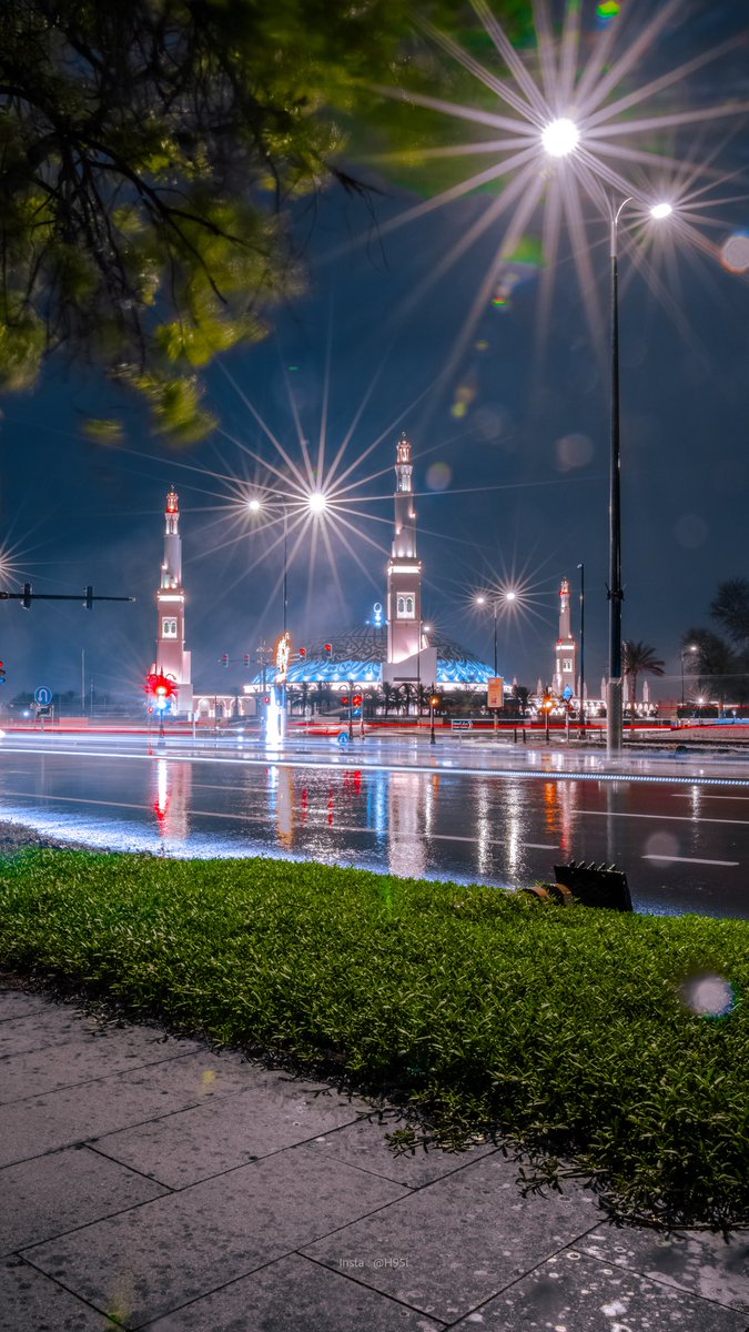 _vwvw's tweet photo. مدينة العين ليلاً والمطر🌧️💙. https://t.co/xzHq73wMRc