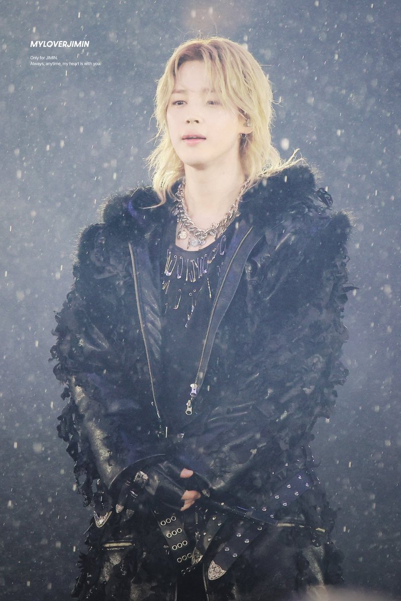 letsjjim's tweet photo. 지민이가 왜 이렇게 아름다운 북부대공이 되었죠…. 날씨는 봄이 되어가는 데 여기만은 윈터 이즈 커밍이고 거기가 어디든 아무튼 나는 따라갈게 https://t.co/eUdIvk2XIb