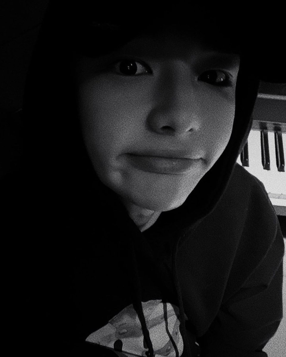 Hyunjin Crave tweet media