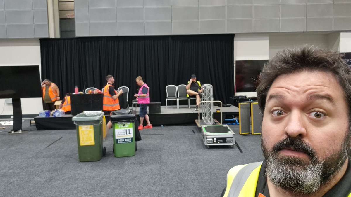 aussie_rusty's tweet photo. Let the #supanova setup begin https://t.co/EwnC0XuDhp